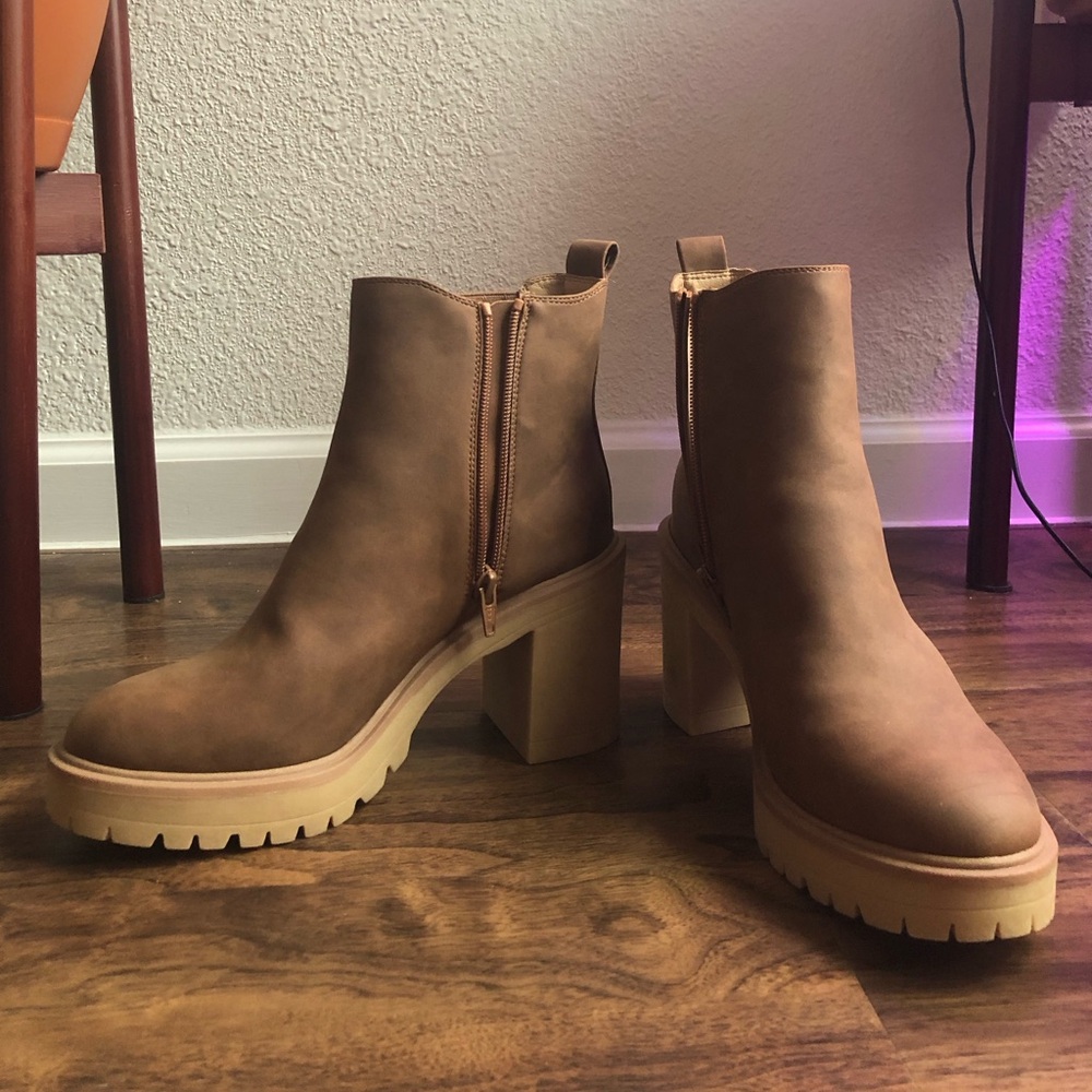 Dolce Vita Jade Chunky Chelsea Booties